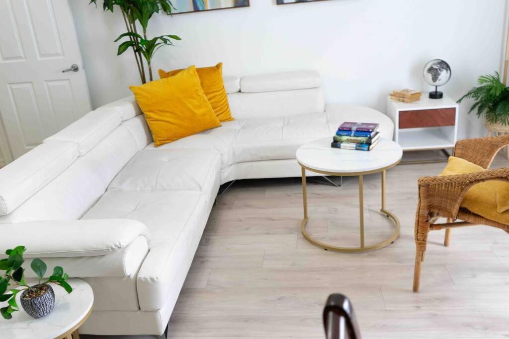 Newly Renovated Condo 5 Min From Airport Маями Екстериор снимка