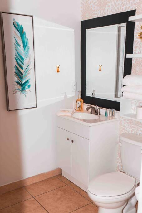 Newly Renovated Condo 5 Min From Airport Маями Екстериор снимка